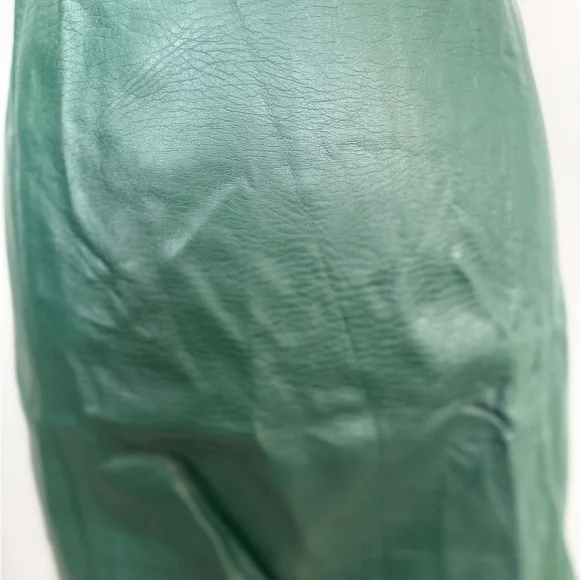 Elegant Green Leather Mini Skirt - Picture 3 of 6